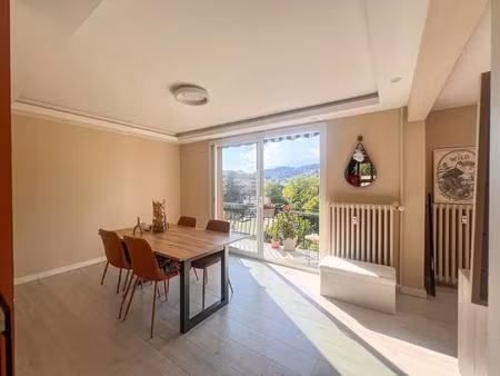 coup de coeur ! superbe t3 rénové avec balcon  cave et parking