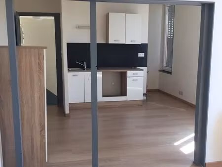 immeuble de 2 appartements avec garages. loués.
