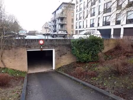 erpent (près du collège) garage fermé à louer