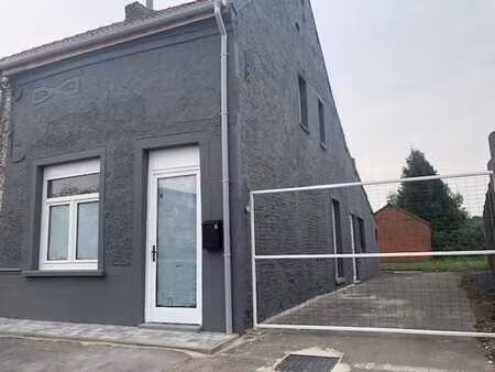 charmante maison 2 chambres avec jardin et passage latéral