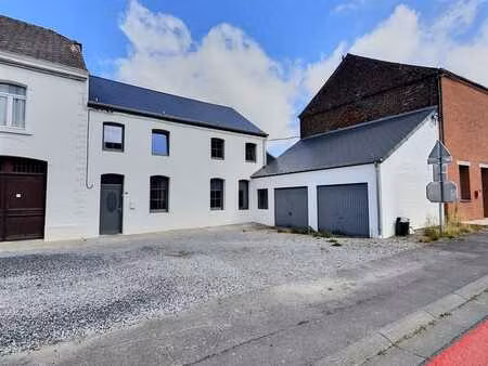 maison entièrement rénovée avec jardin et garage