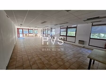 location local professionnel 161m² meyreuil 13590