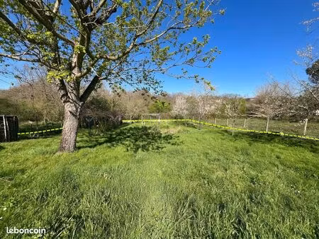 terrain à bâtir 1050m2 à daux