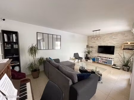 location appartement meublé - 1450 charges comprises