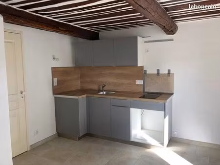 location appartement centre pelissanne