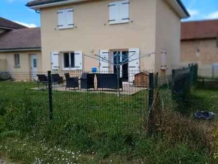 loue villa à longechenal 38690