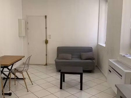 studio meublé et climatisé de 21m2 plein centre ville aubagne