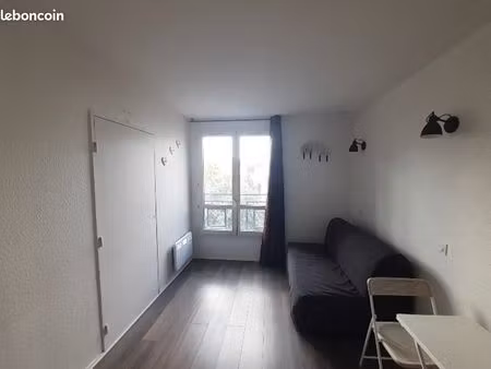beau studio près des transports et commerces