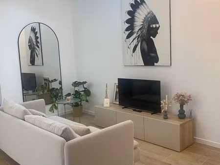 location d’un joli appartement meublé  équipé avec un extérieur de plus de 30 m2