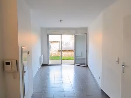 f2 récent  calme  avec terrasse