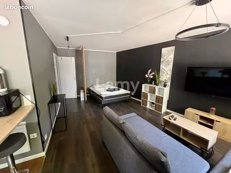 studio 1 pièce 32 m²