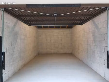 loue garage 18 m²