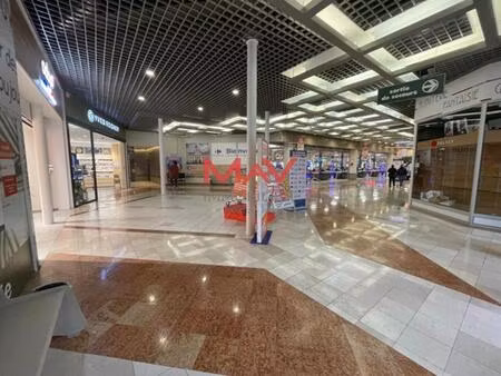 aire-sur-la-lys - galerie marchande - emplacement pour kiosque