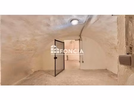 paris 4e – rue rambuteau | caves voûtées – sous-sol privatif complet