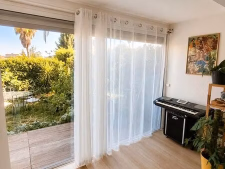 grand studio / t1 38 m² transformable t2 – jardin 50 m² + parking – pégomas au calme