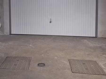 grand box pour stockage ou véhicule