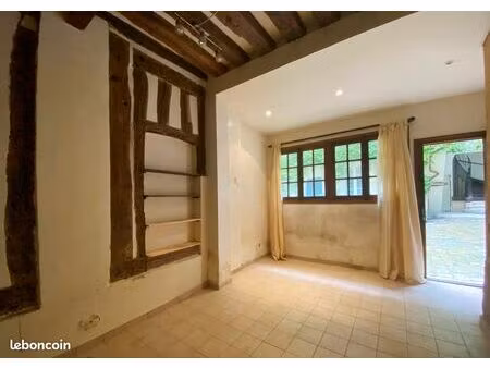 studio paris vi/ odeon- st michel- grands augustins 18m² a renover