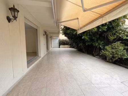 beaulieu-sur-mer – bien d'exception à réinventer avec 56 m² de terrasse privative