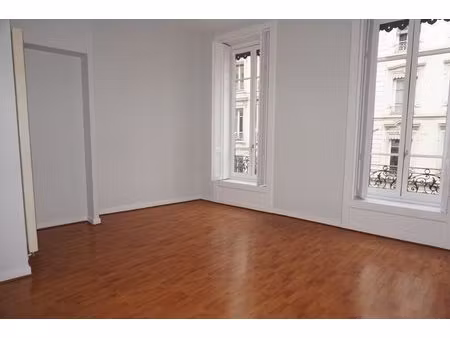 f2 - 11 rue du garet lyon 1er