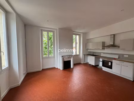 salon de provence - appartement t3 + centre-ville - 59.22 m2