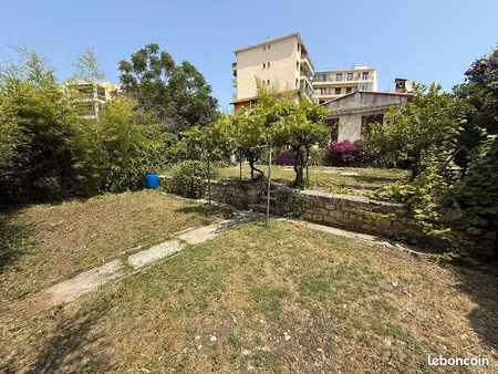 maison à démolir sur terrain avec permis de construire - centre ville d'antibes