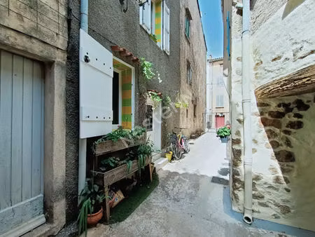 la roquebrussanne maison de village avec terrasse couverte