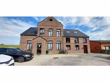 petit appartement en sous-toit - 415 € + 55 €