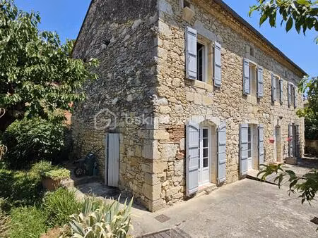 maison en pierre de 199 m² à gimbrede