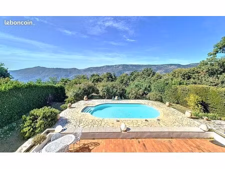 villa 5 pièces 145 m²