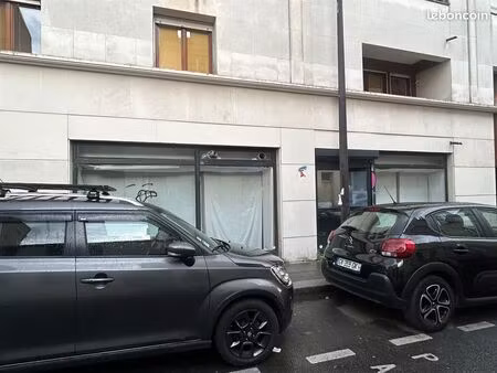 boutique 146 m² paris