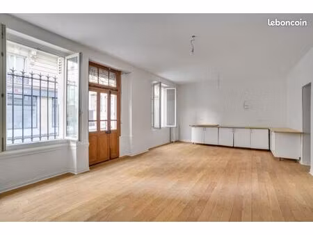 bureaux 94 m²