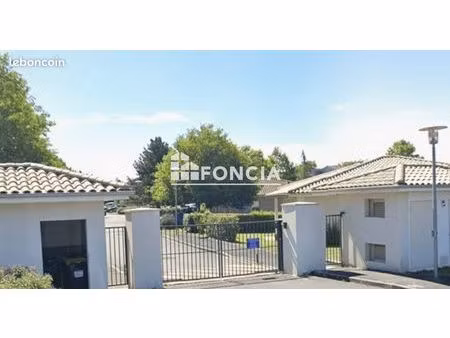 ? t3 58 m² avec balcon + parking + piscine