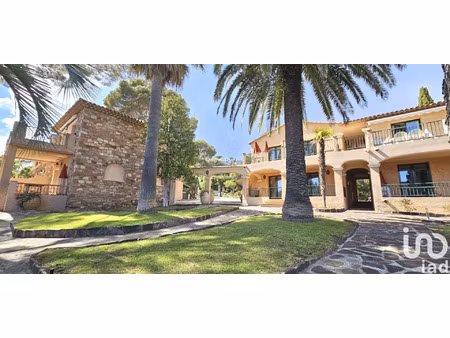 vente commerce 850 m² roquebrune-sur-argens (83380)