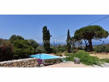 propriété avec piscine et jardin lumio (2b)