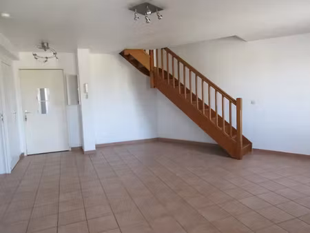 location appartement 3 pièces 71 m² à ollioules (83190)
