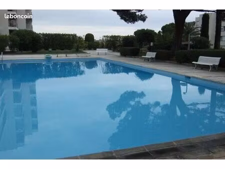superbe 2 pièces  meublé totalement   garage dans domaine recherché   gardien  piscine