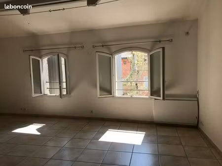loue bel appartement à st chamas