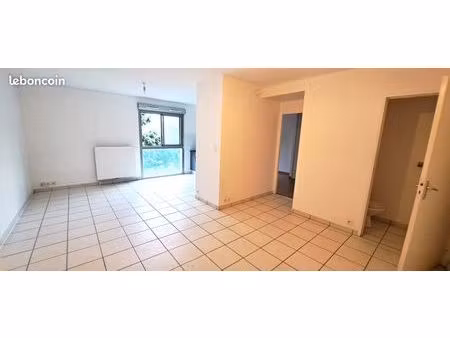 superbe appartement t2 45m2 bourran résidence de standing + parking couvert