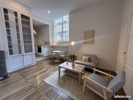 beau t2 meublé entièrement rénové – aire-sur-la-lys