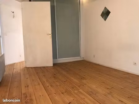 appartement 2 chambres plus atelier ou bureau centre saintes