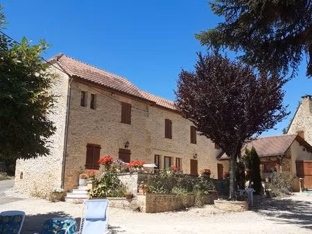 studio face au lycée de sarlat pour rentrée scolaire
