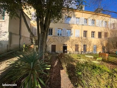 a louer 2 pièces meublés de 40 m2 refait à neuf avec jardin privatif et accès privé aux ét