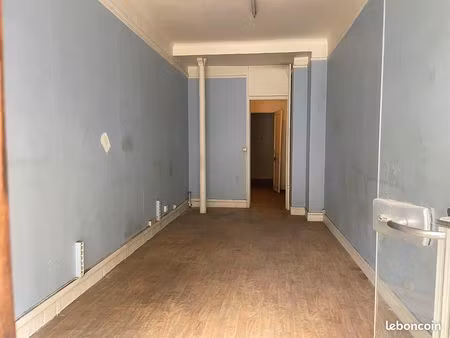 paris 9ème. boutique 53 m2
