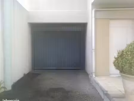 place de parking mécanisée dans garage en s/sol accès par bip