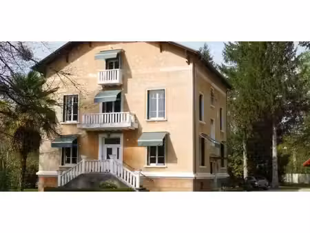 maison neuville-sur-ain (01)