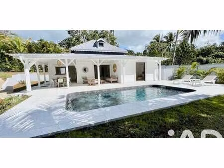 maison avec piscine et terrasse petit bourg (971)