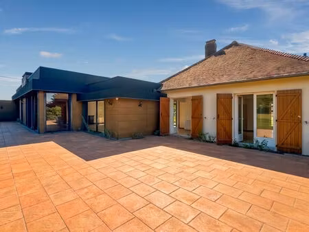 vente maison 9 pièces  252.00m²  lyons