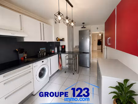 bel appartement de 86m2 auxerre  proche commerces avec 3 cha