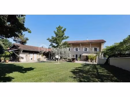 maison de caractère – bâtisse ancienne rénovée avec goût