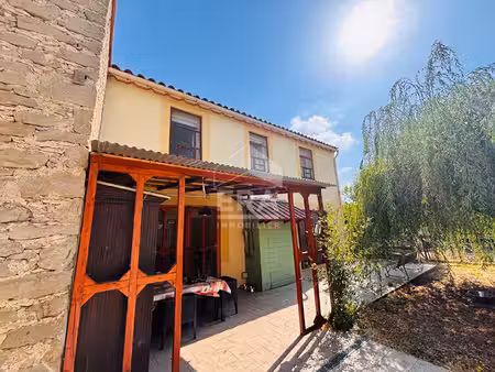 maison en pierre de 129 m² avec grange  garage et jardin